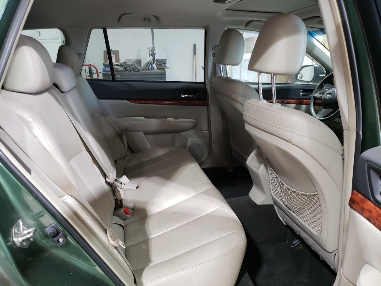 2011 Subaru Outback - Image 11