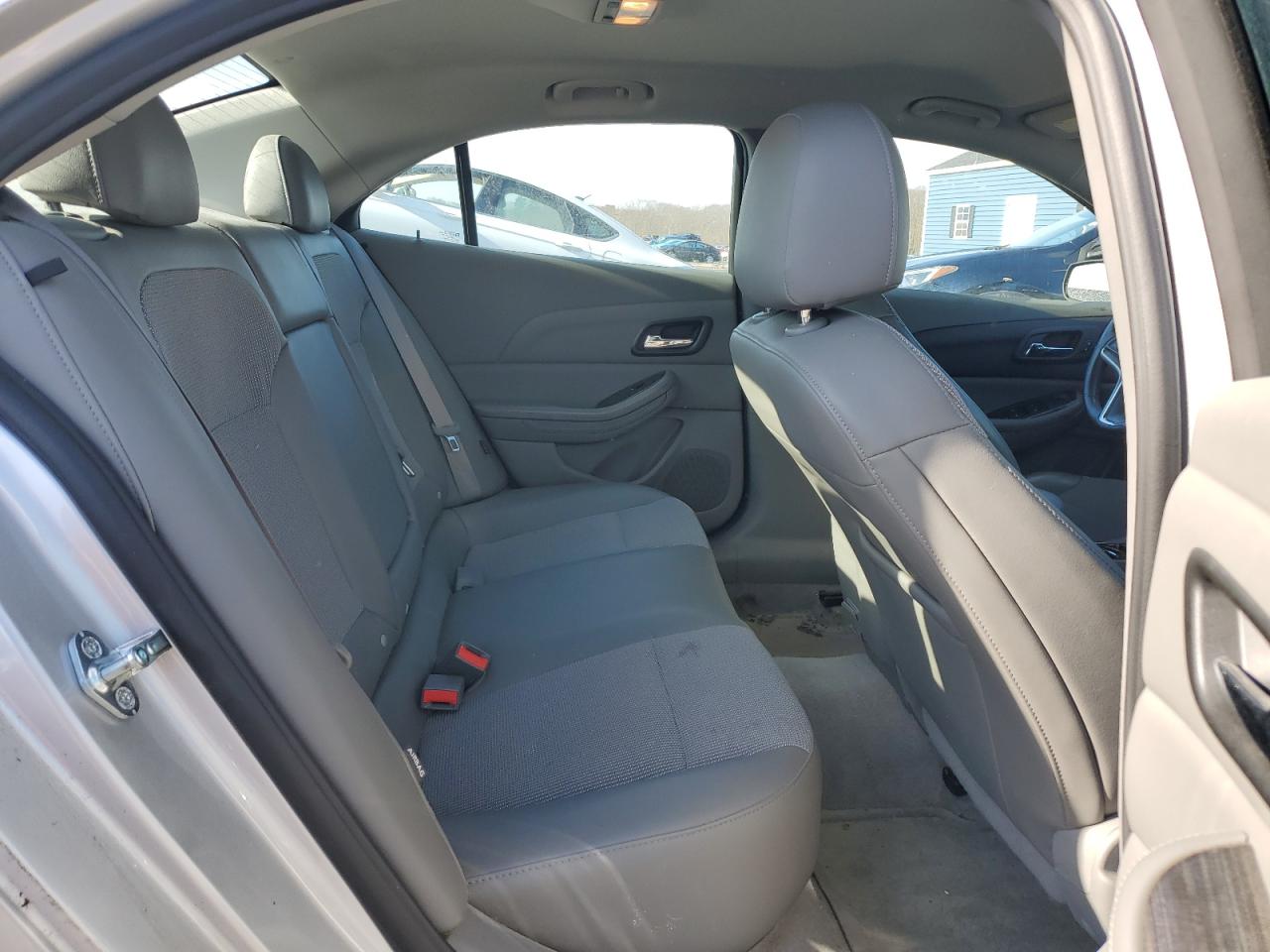 2015 Chevrolet Malibu - Image 10
