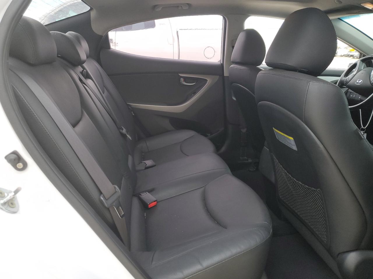 2015 Hyundai Elantra - Image 10