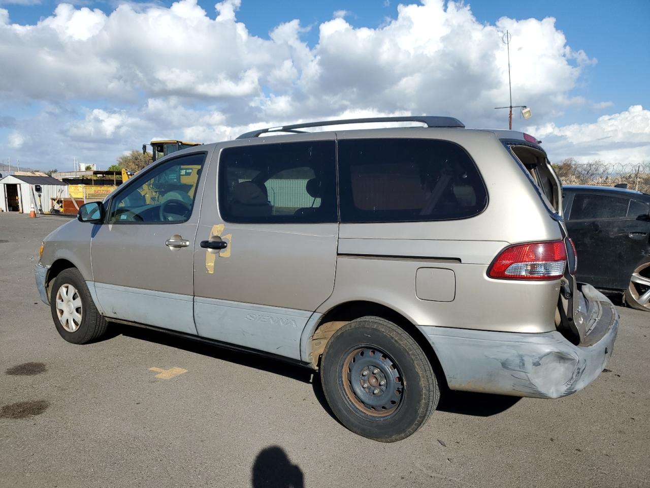 2002 Toyota Sienna - Image 2