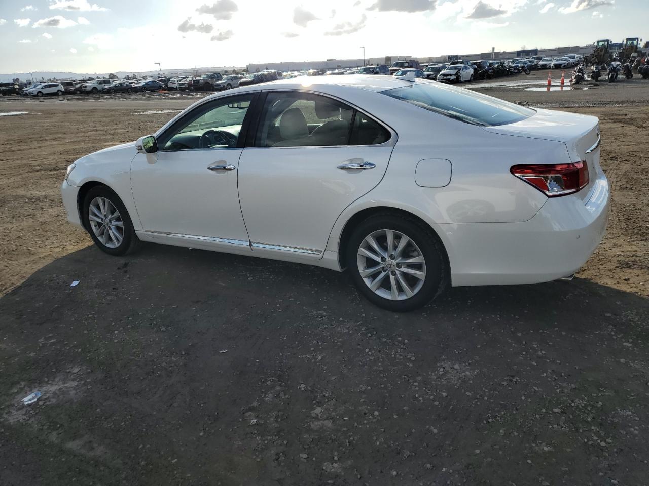 2011 Lexus ES - Image 2