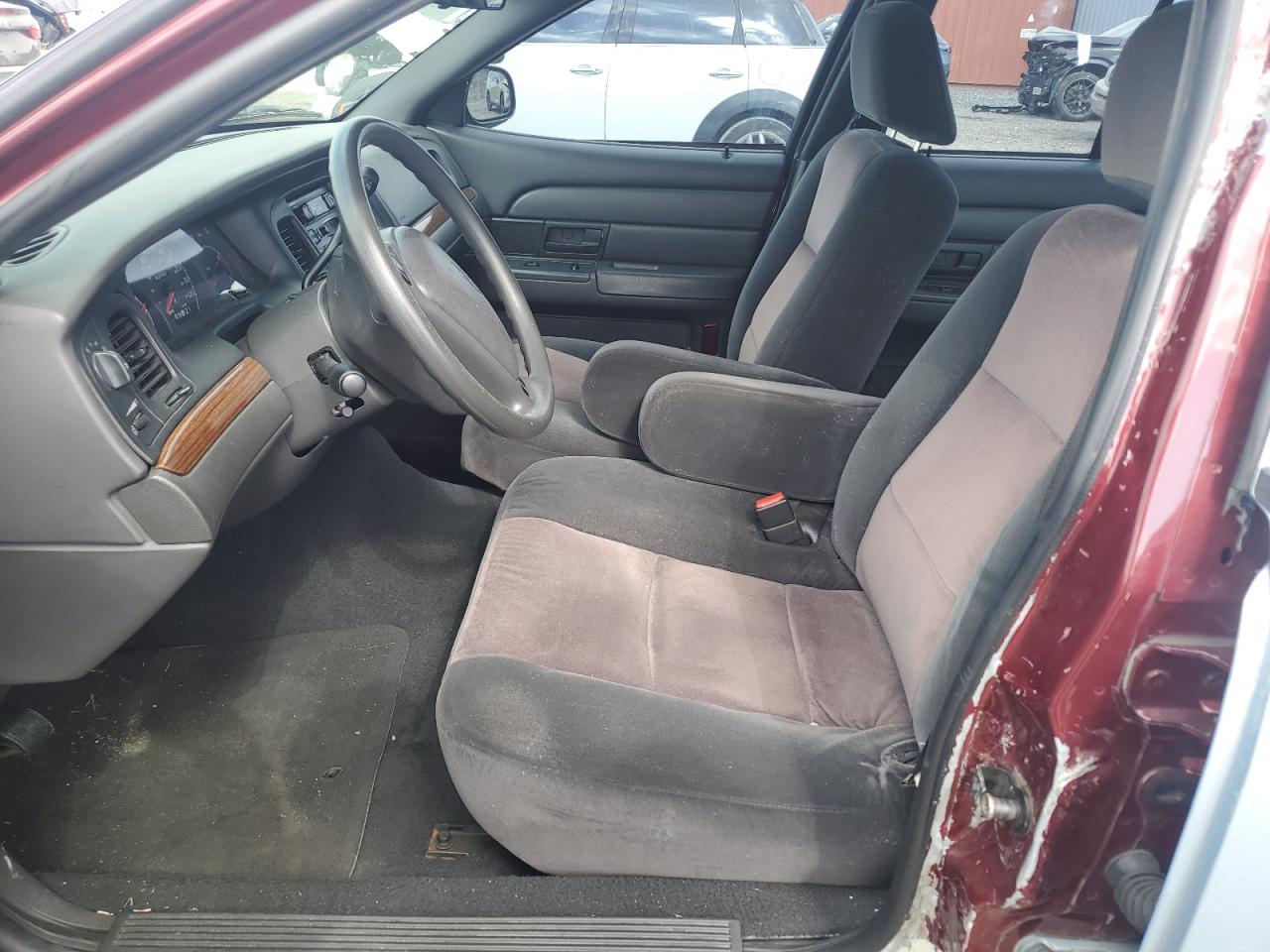 2004 Ford Crown Victoria - Image 7