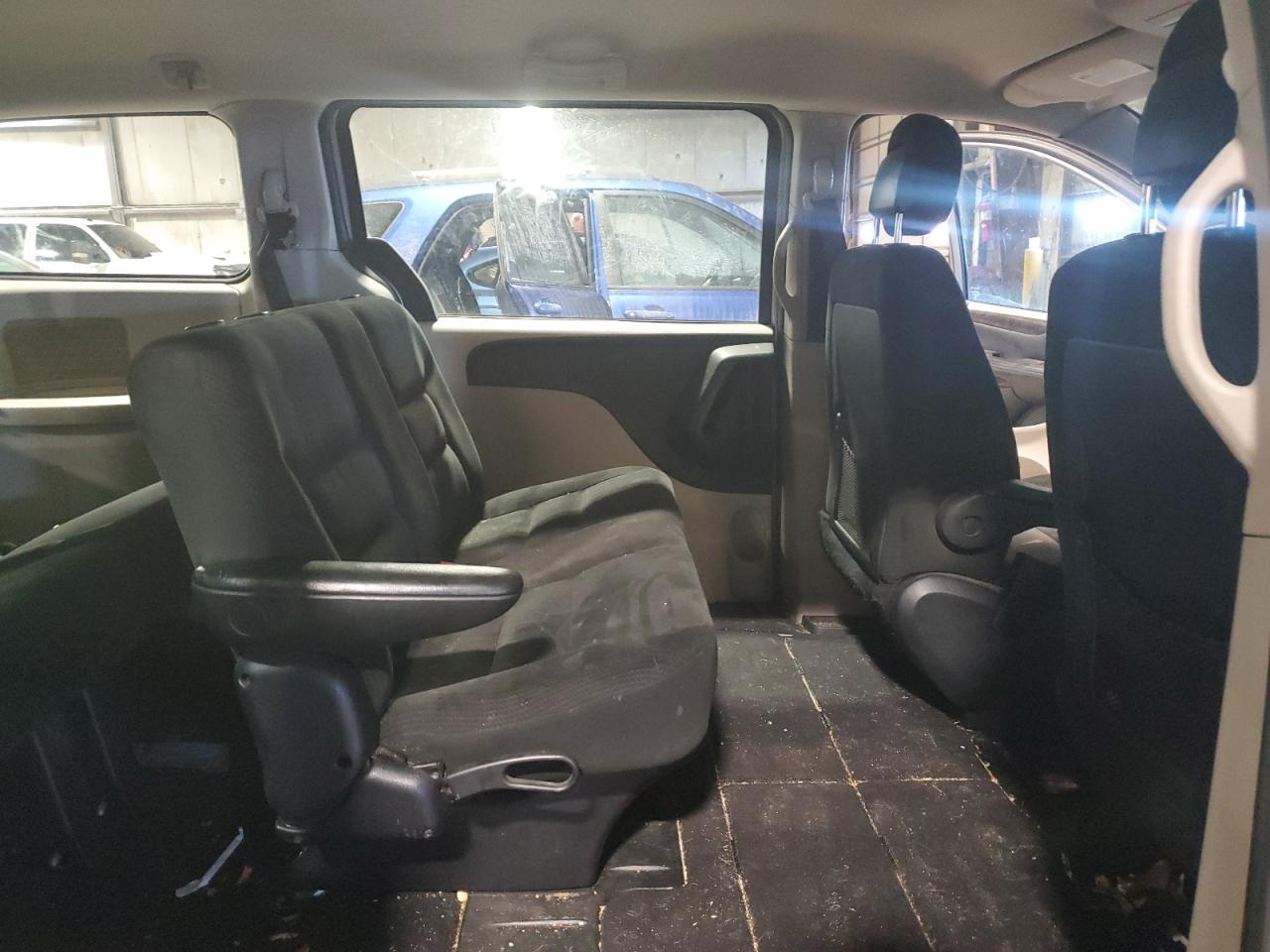 2016 Dodge Caravan - Image 11