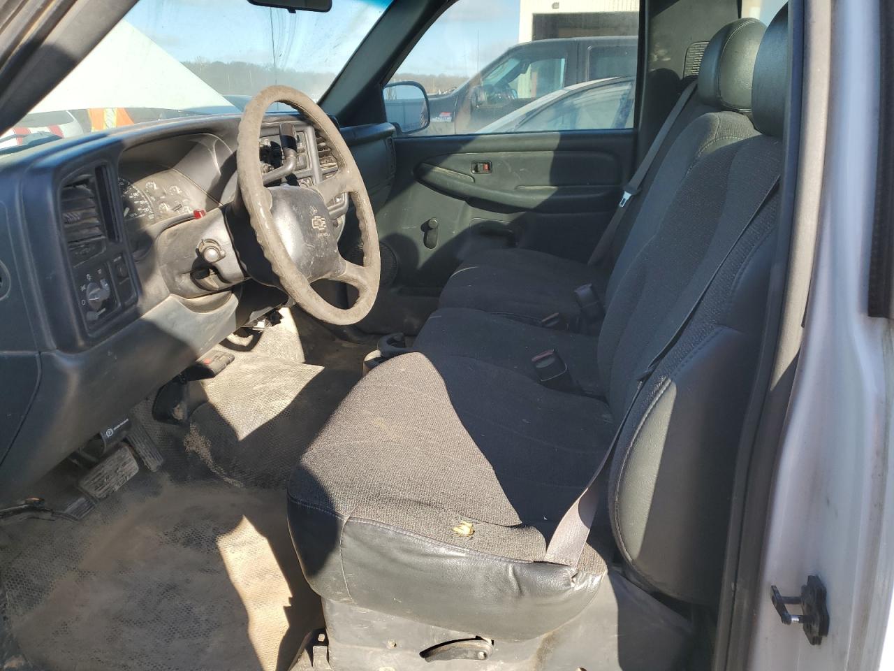 2001 Chevrolet Silverado - Image 7