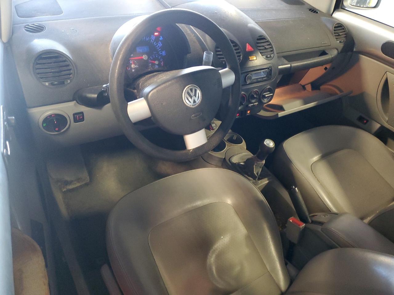 2004 Volkswagen Beetle - Image 8