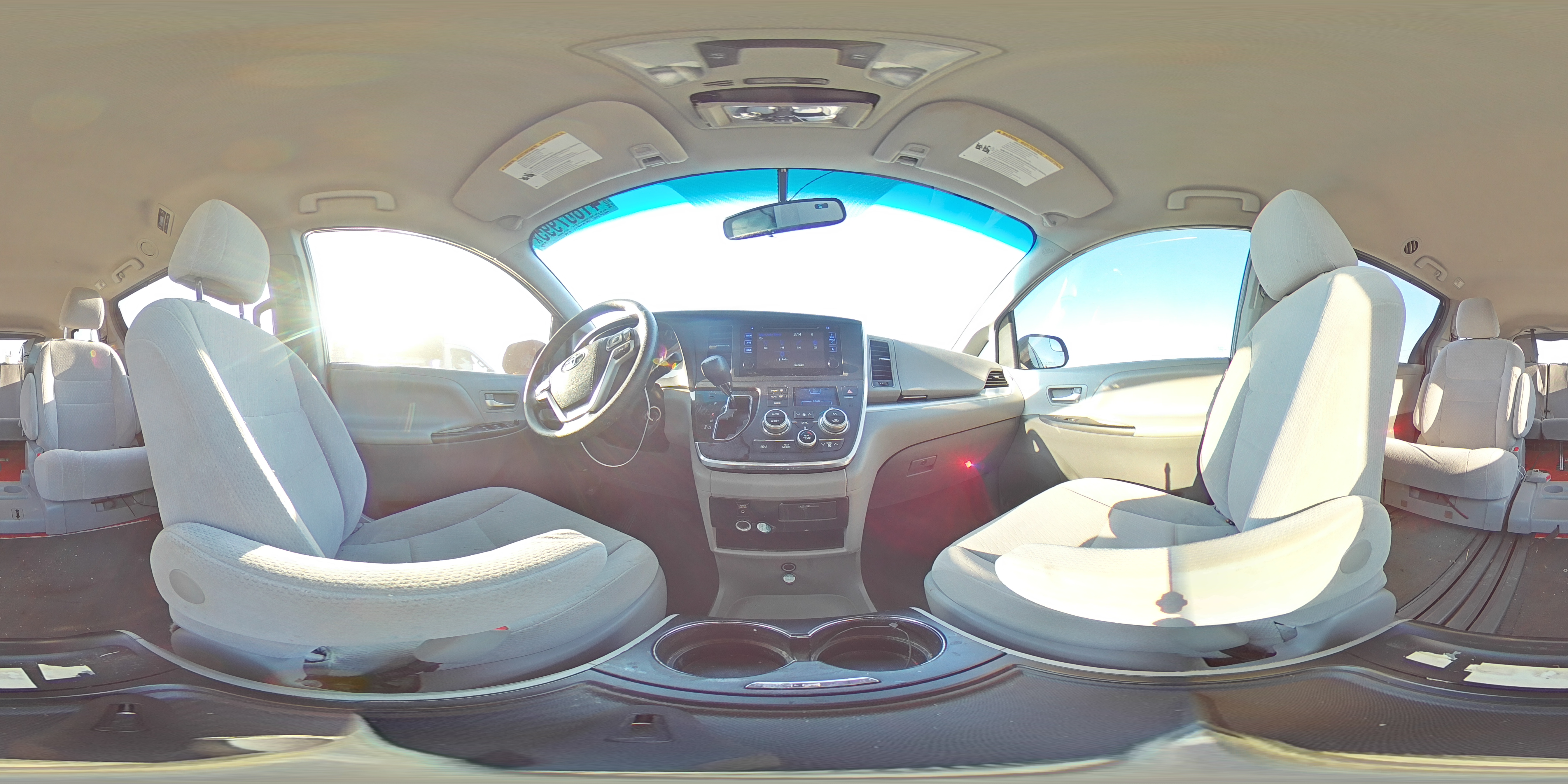 2017 Toyota Sienna - Image 14