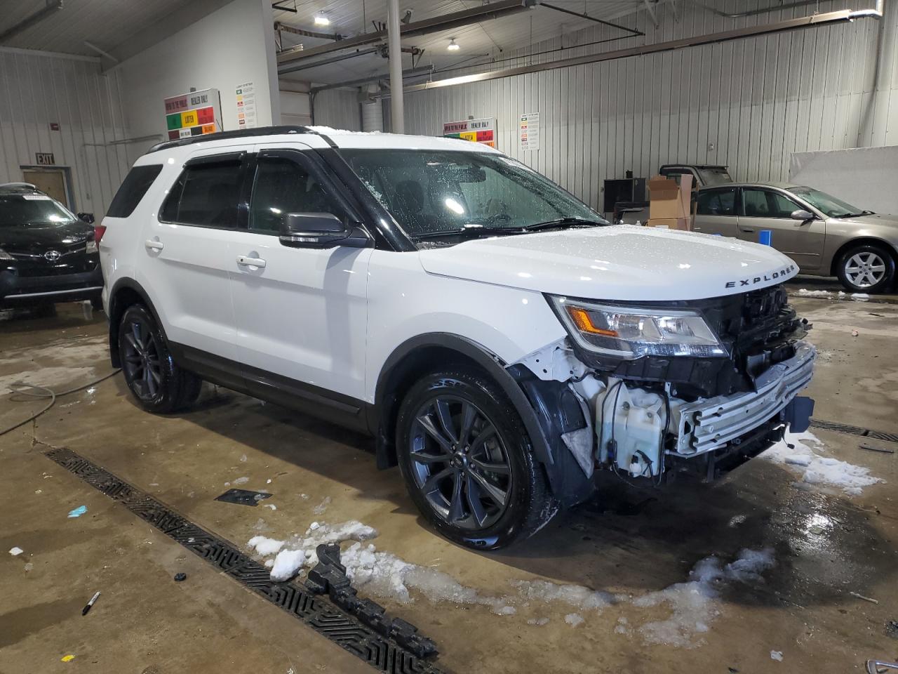 2018 Ford Explorer - Image 4