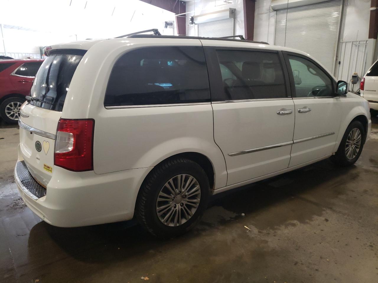 2014 Chrysler Town & Country - Image 3