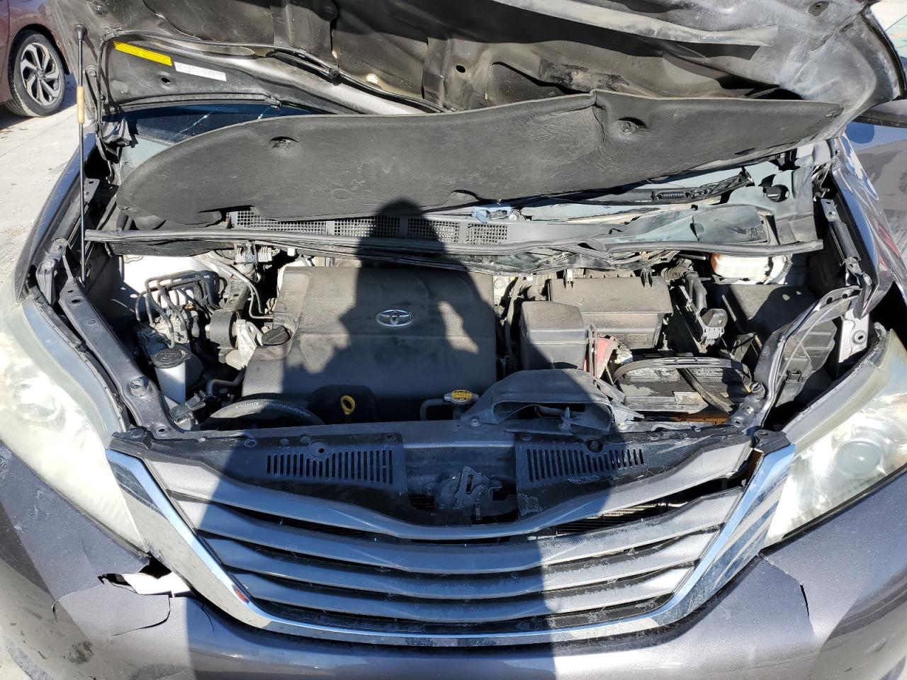 2011 Toyota Sienna - Image 12