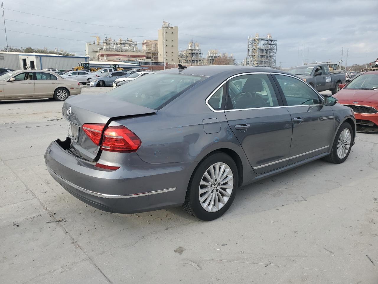 2016 Volkswagen Passat - Image 3