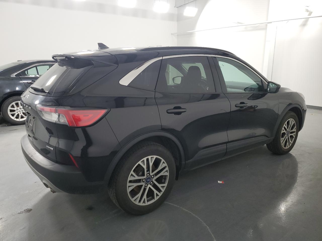 2022 Ford Escape - Image 3