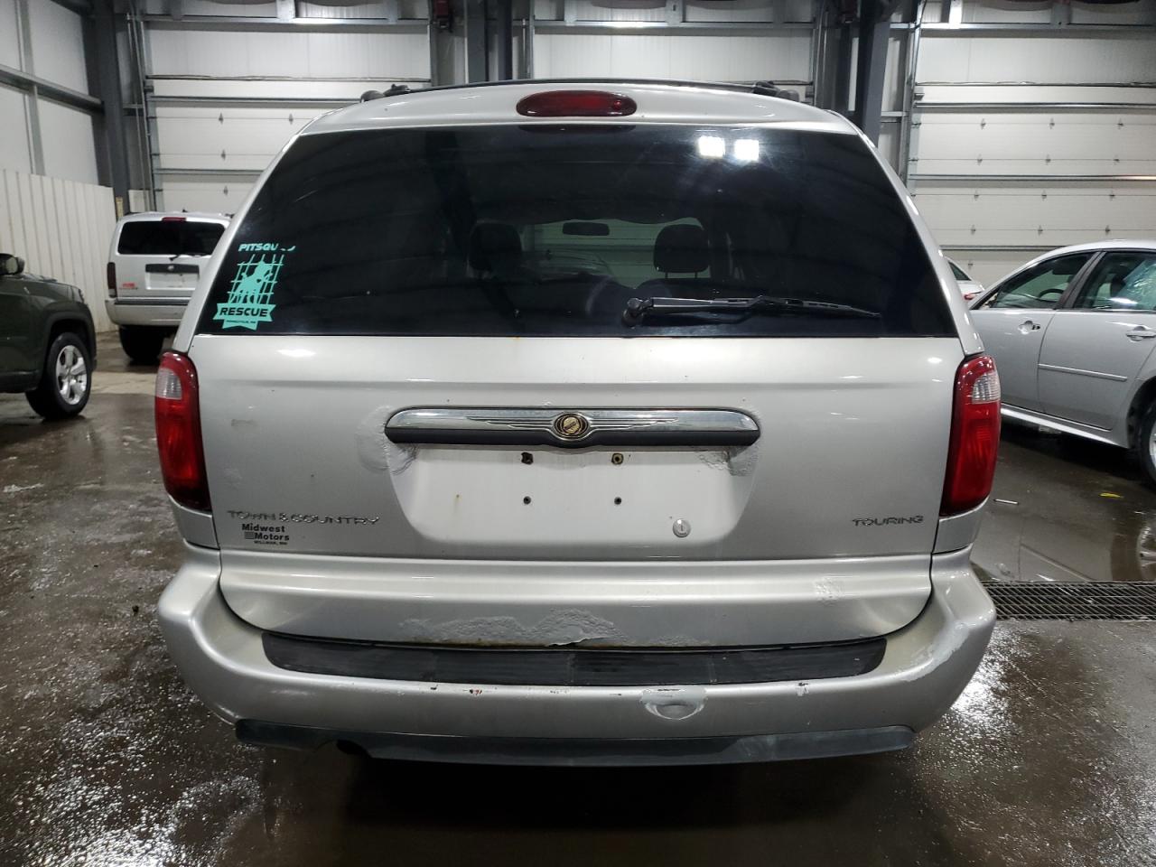 2006 Chrysler Town & Country - Image 6