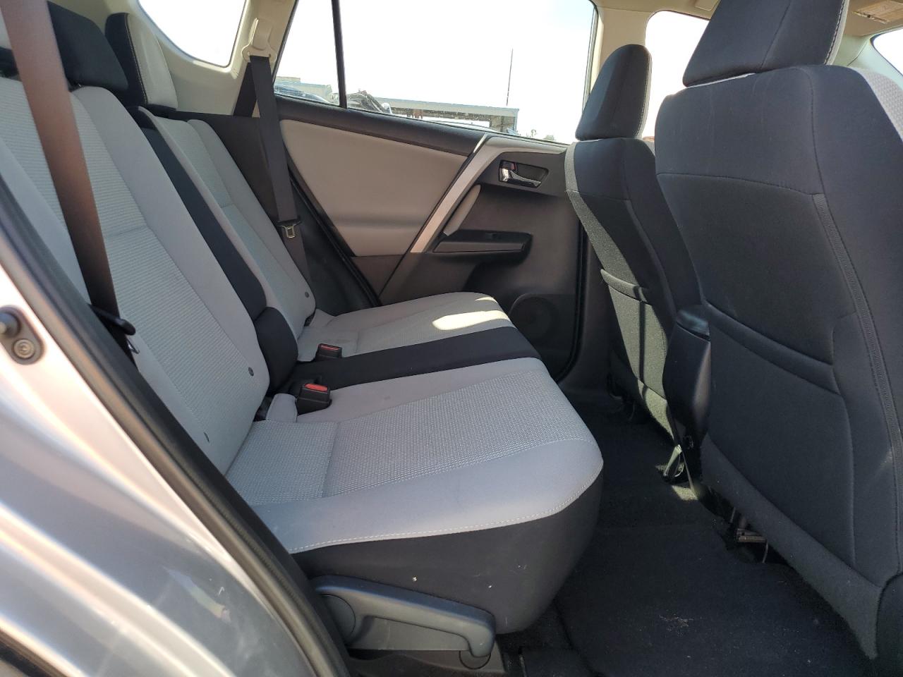 2016 Toyota RAV 4 - Image 11