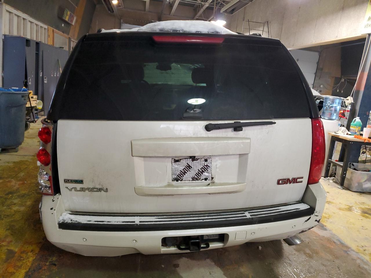 2010 GMC Yukon - Image 6