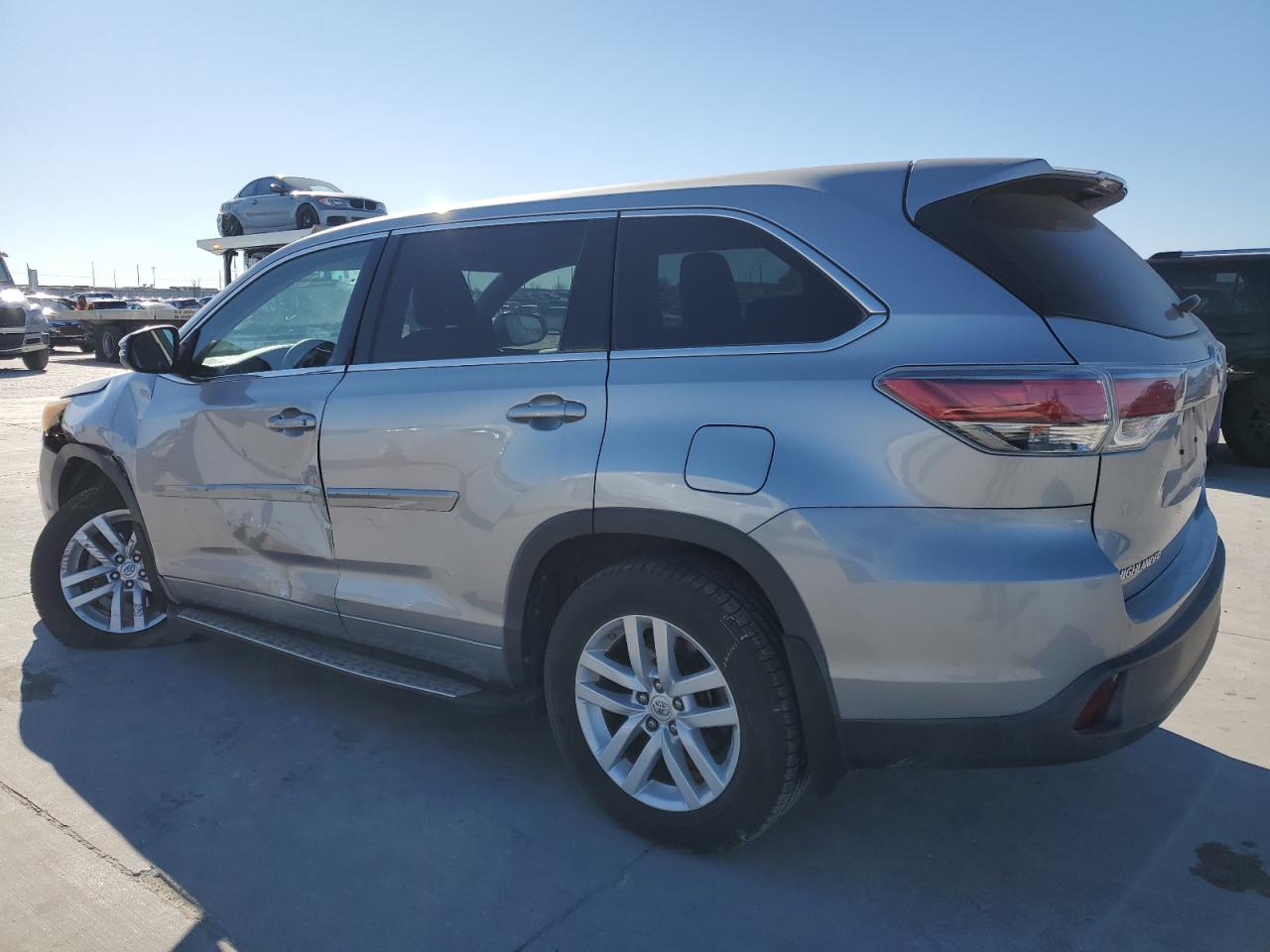 2015 Toyota Highlander - Image 2
