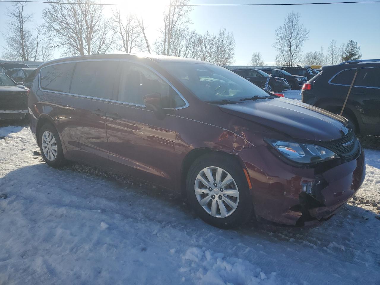 2018 Chrysler Pacifica - Image 4