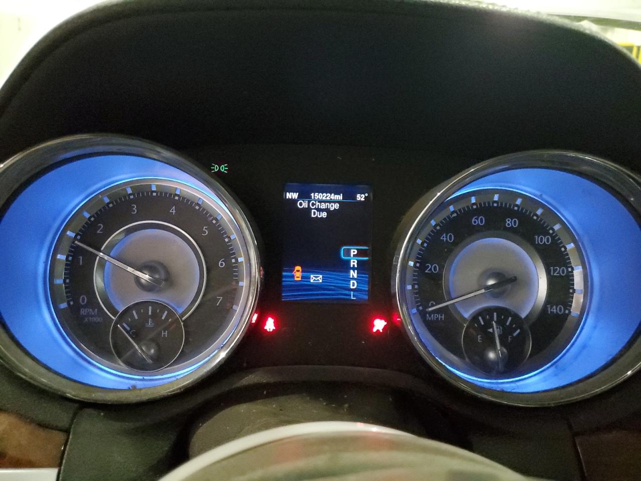 2014 Chrysler 300 - Image 9