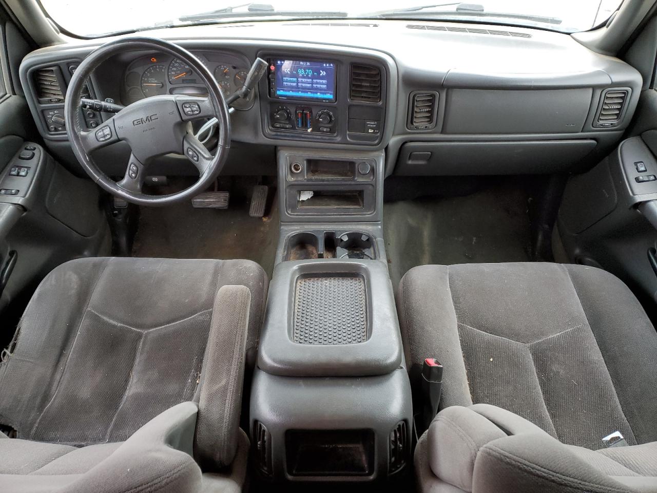 2004 GMC Sierra - Image 8
