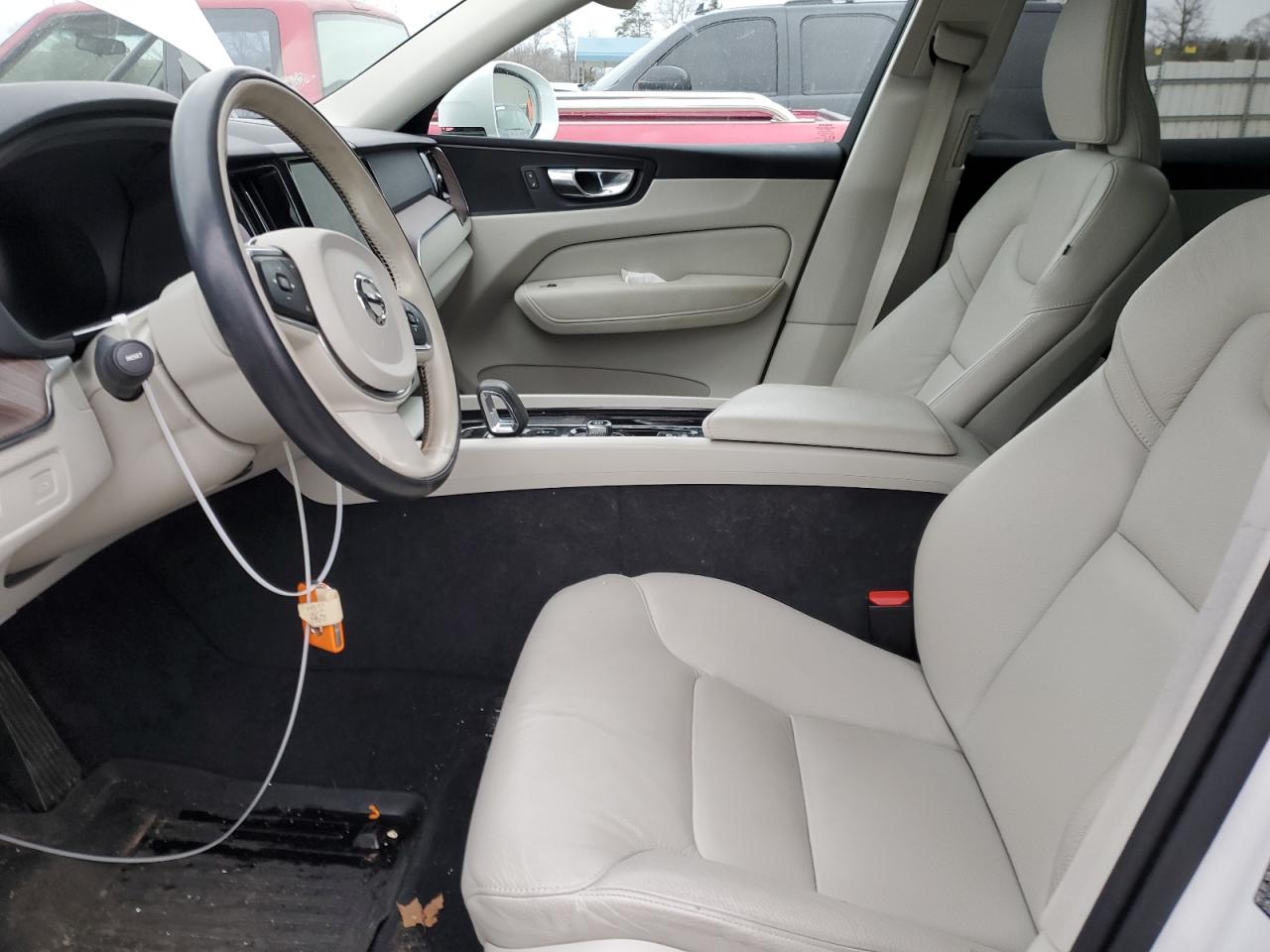 2022 Volvo XC60 - Image 7