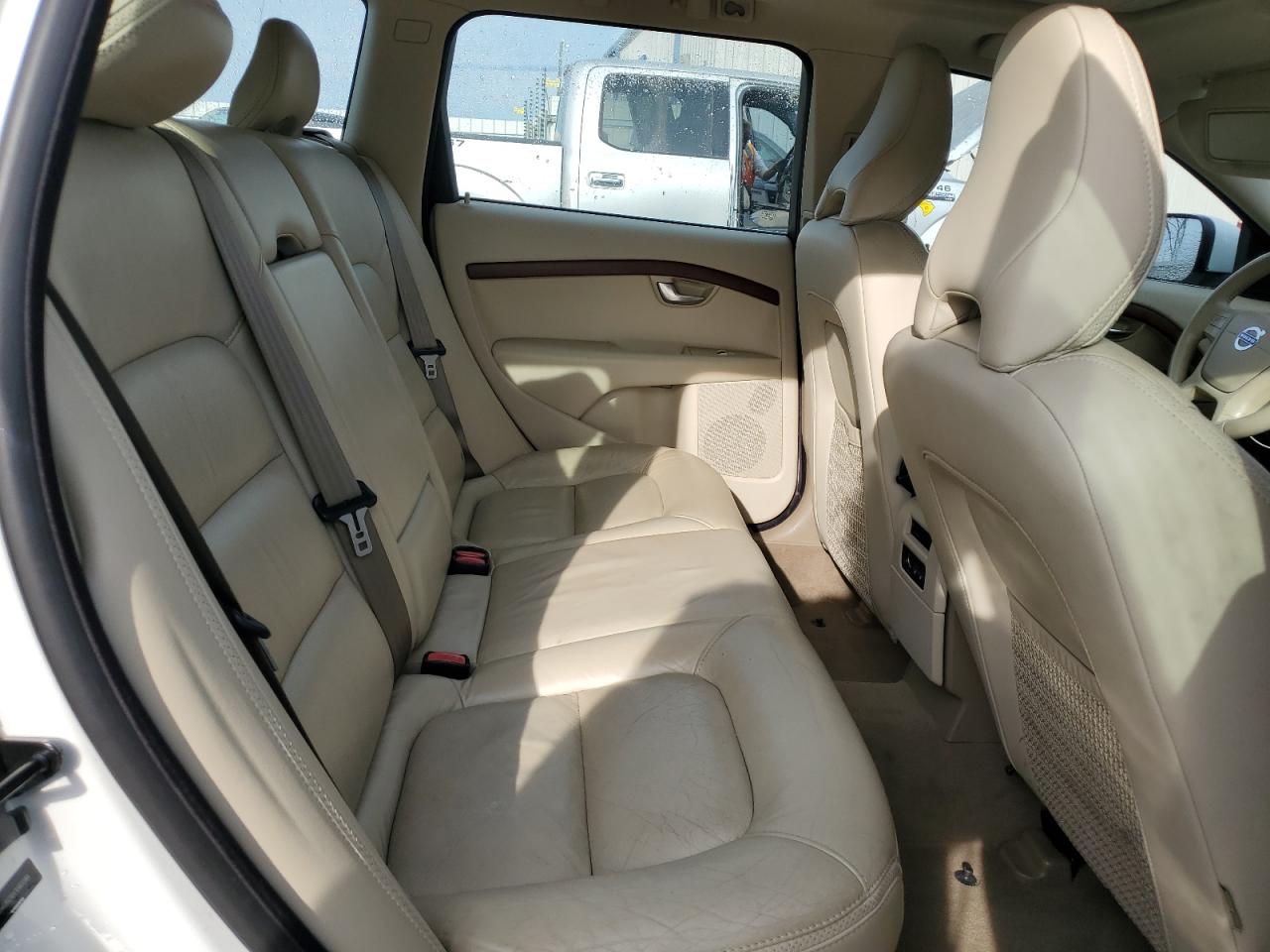 2010 Volvo XC70 - Image 11