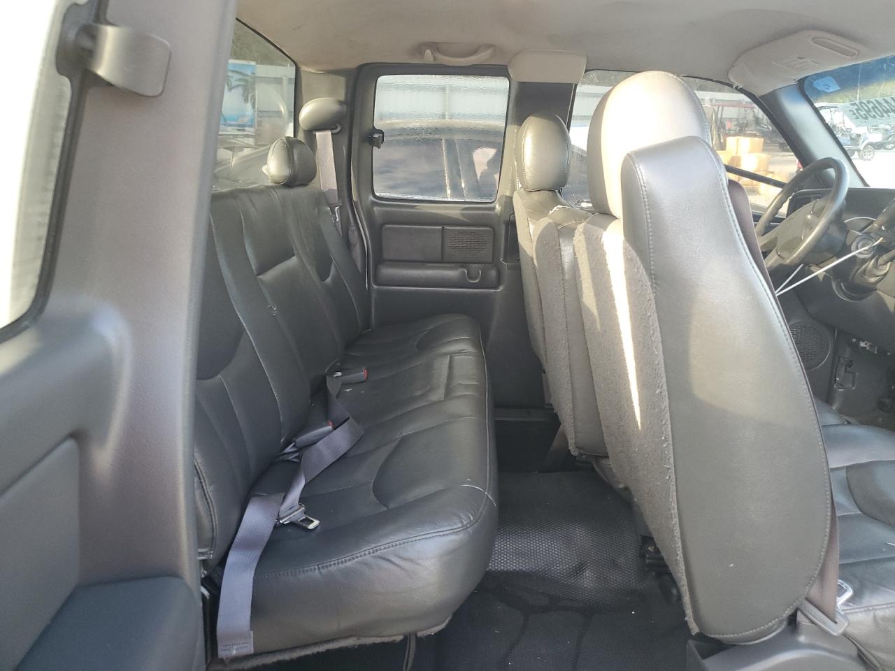 2003 Chevrolet Silverado - Image 10
