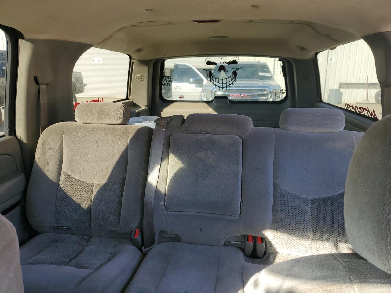 2006 Chevrolet Suburban - Image 10