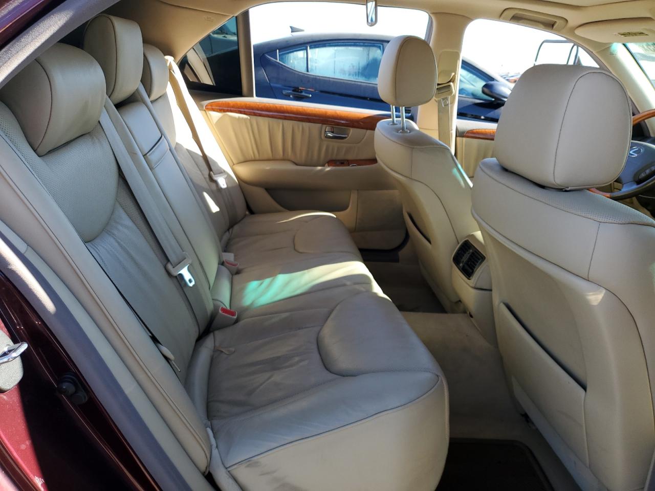 2005 Lexus LS - Image 10