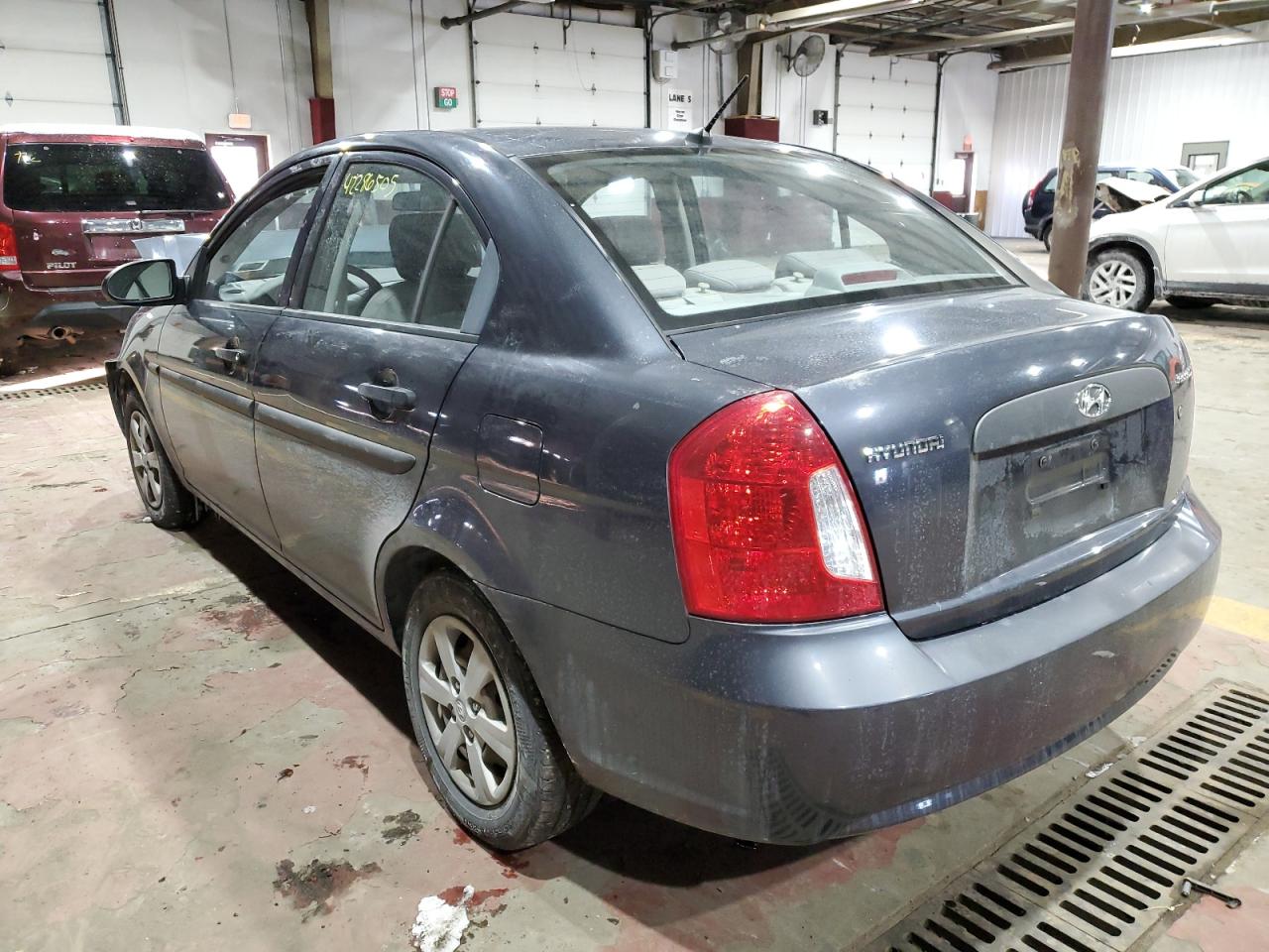 2009 Hyundai Accent - Image 2