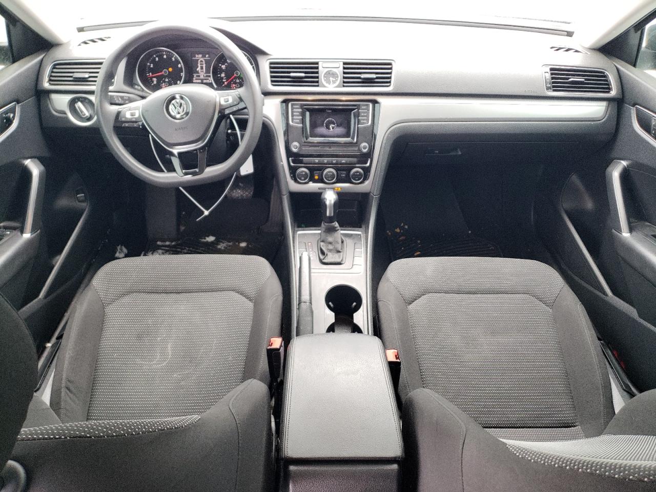 2017 Volkswagen Passat - Image 8