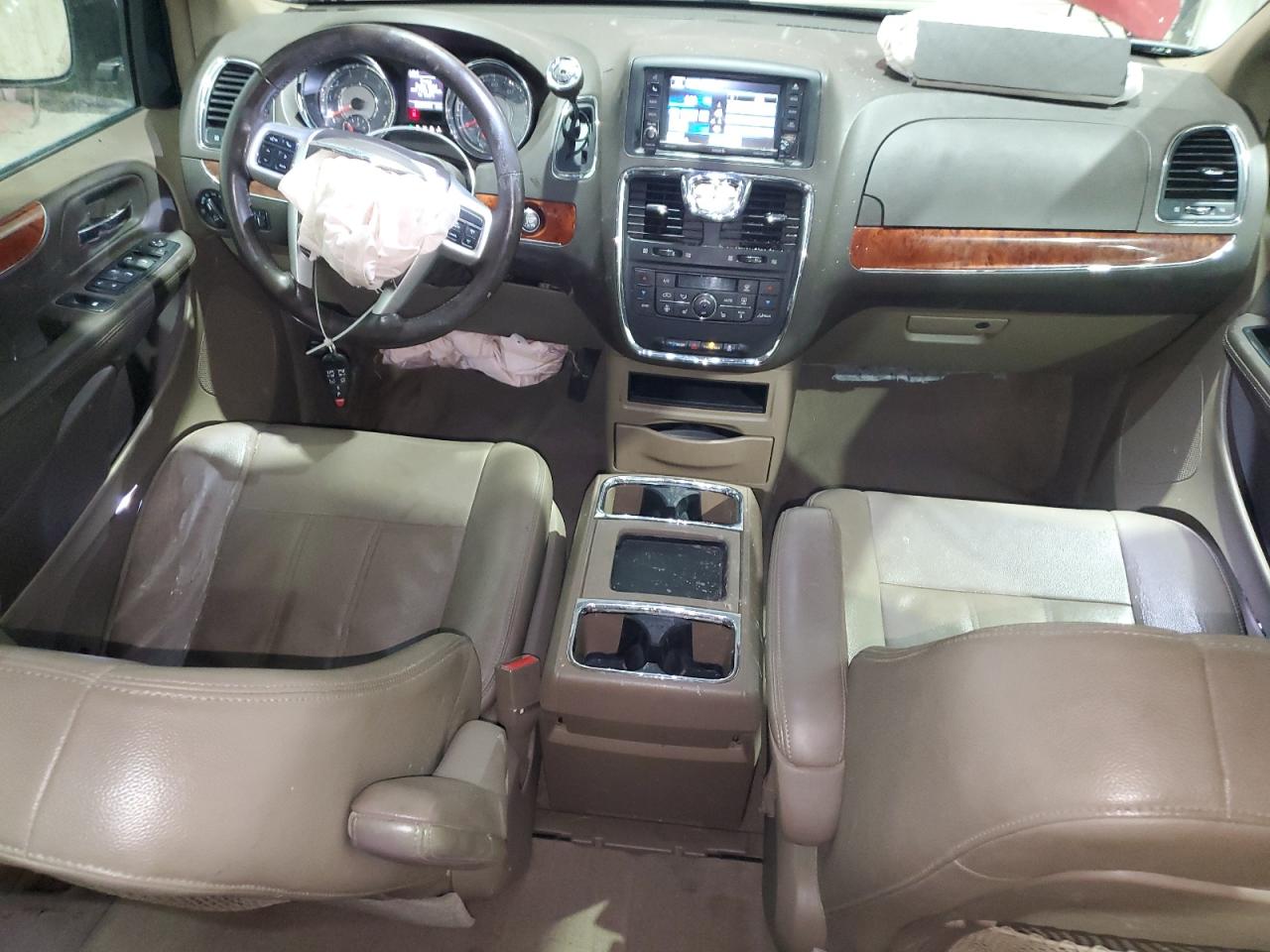 2015 Chrysler Town & Country - Image 8