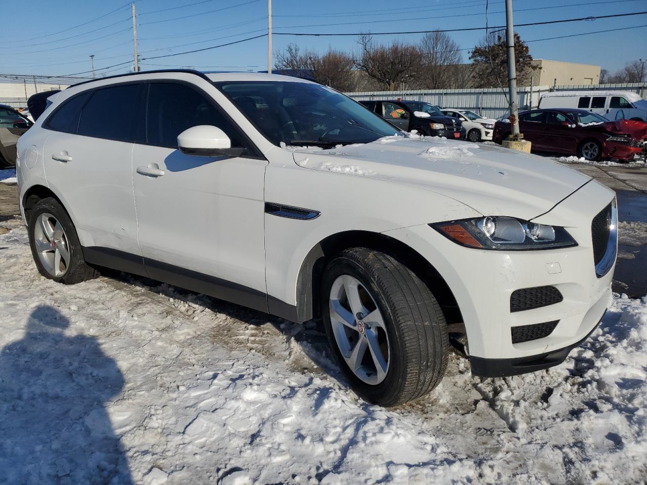 VIN SADCJ2BV1HA085231 2017 JAGUAR F-PACE no.4