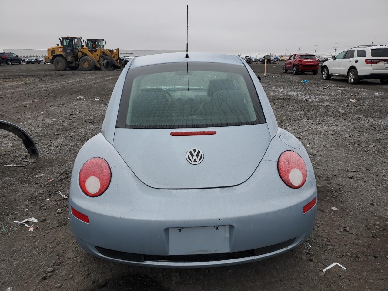 2010 Volkswagen Beetle - Image 6