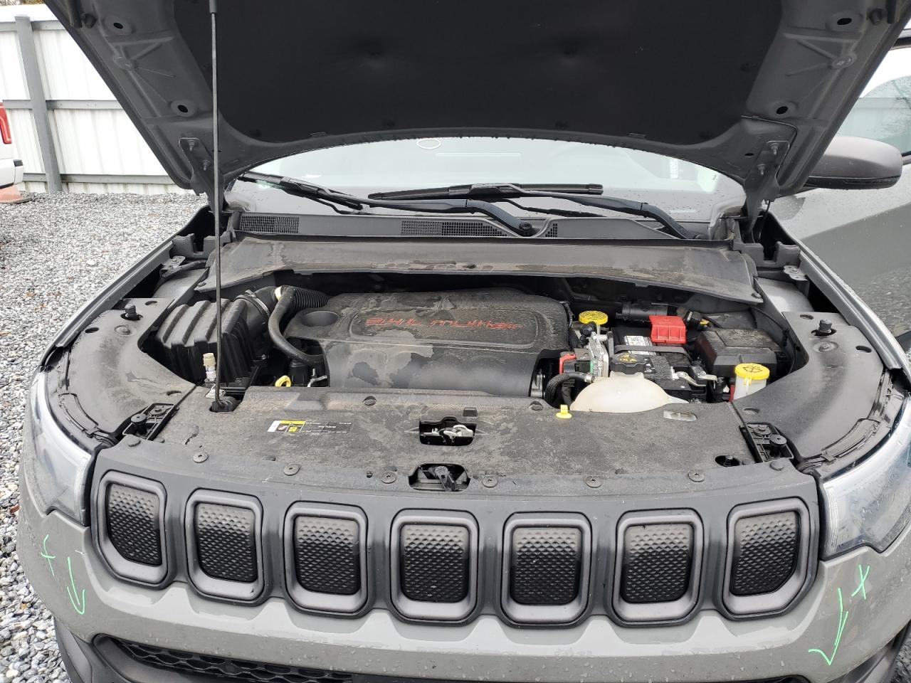 2022 Jeep Compass - Image 12