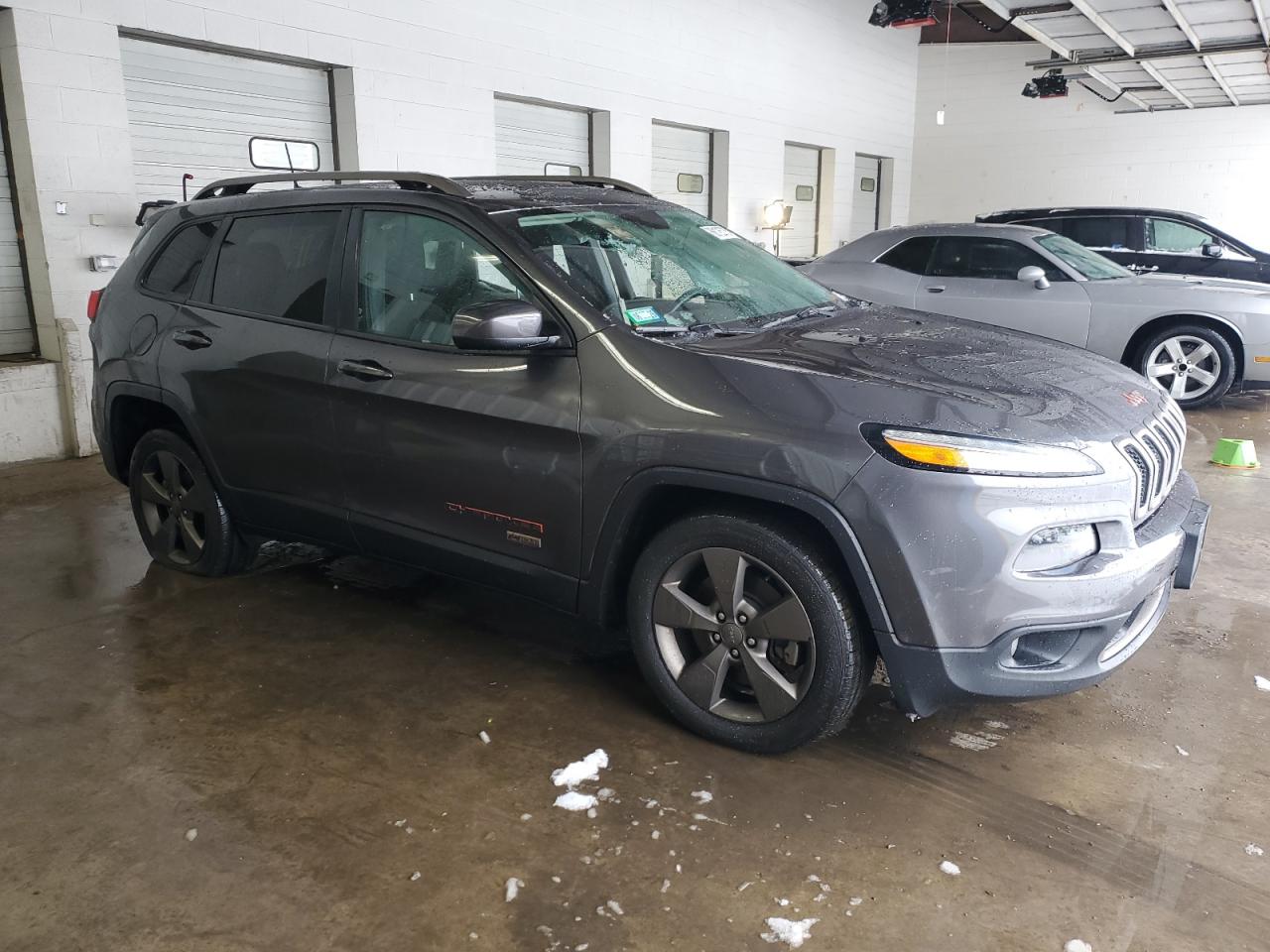 2016 Jeep Grand Cherokee - Image 4