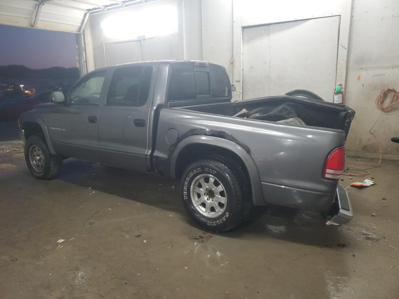 2001 Dodge Dakota - Image 2