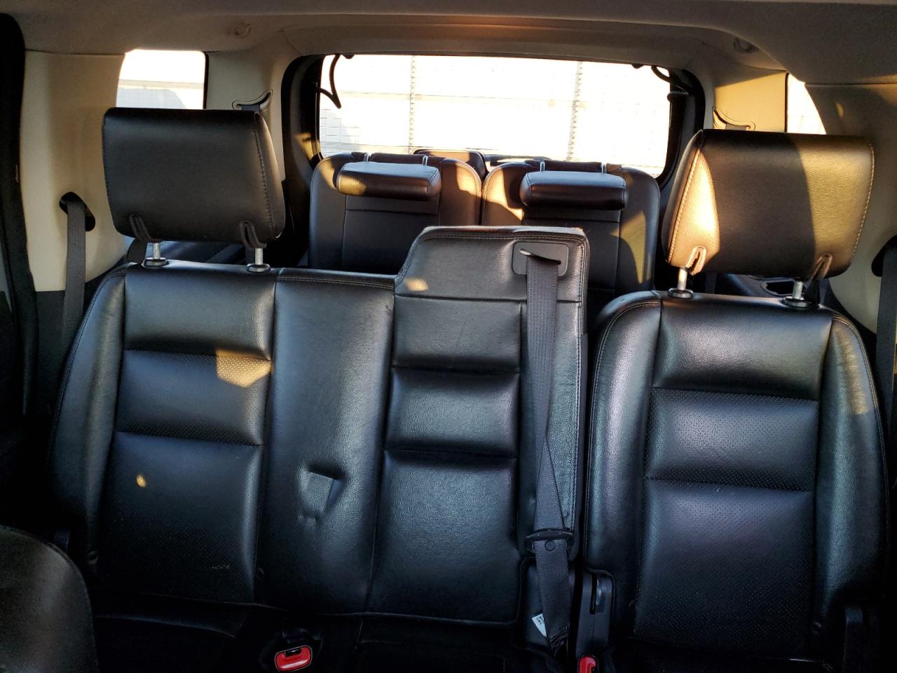 2010 Ford Explorer - Image 10