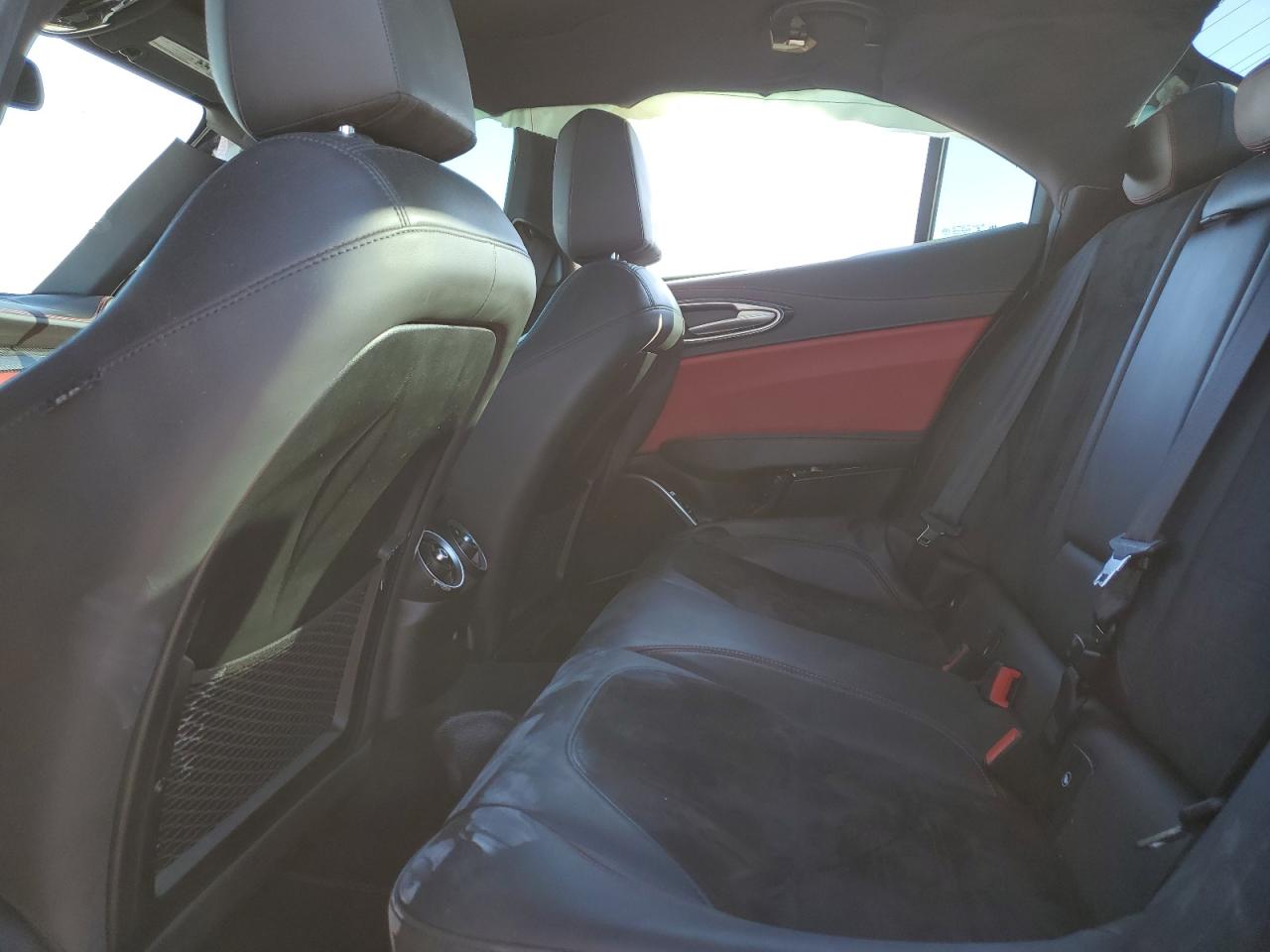 2019 Alfa Romeo Giulia - Image 10