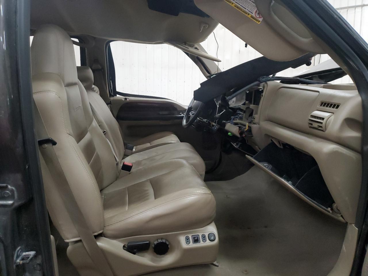 2005 Ford F350 - Image 7