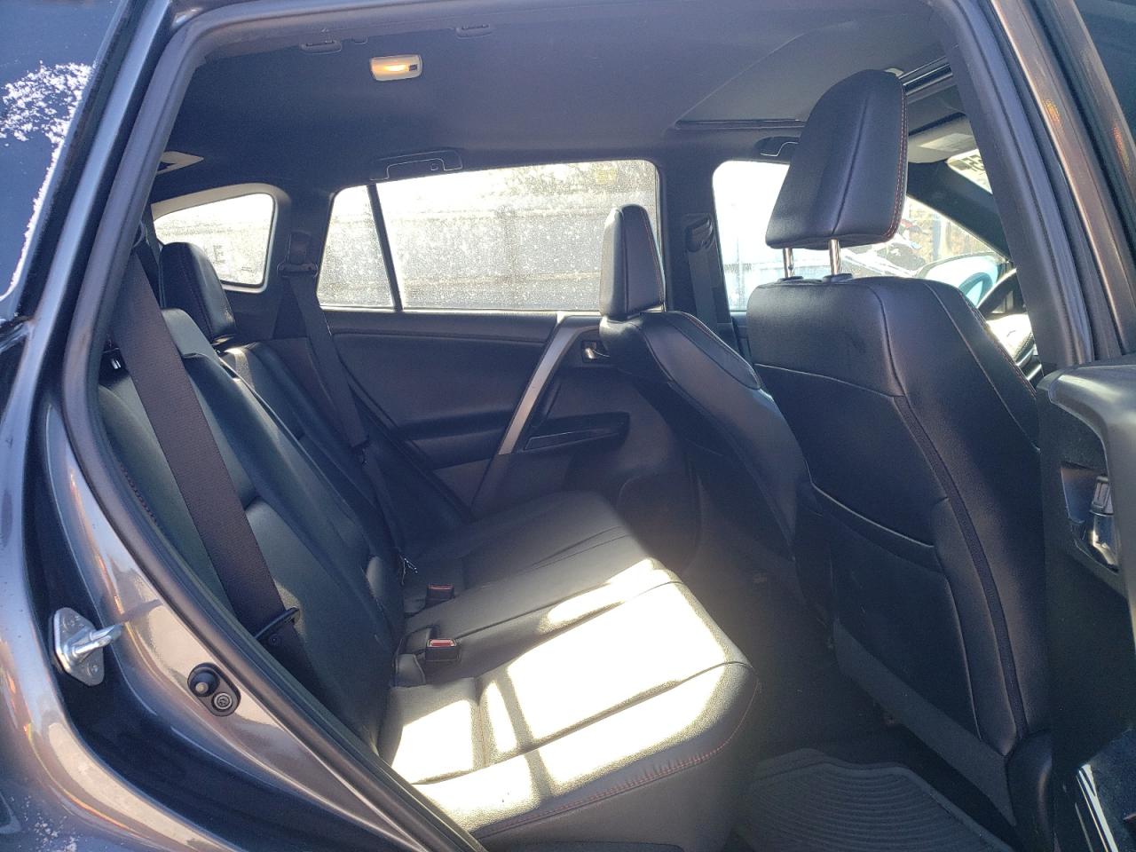 2016 Toyota RAV 4 - Image 11