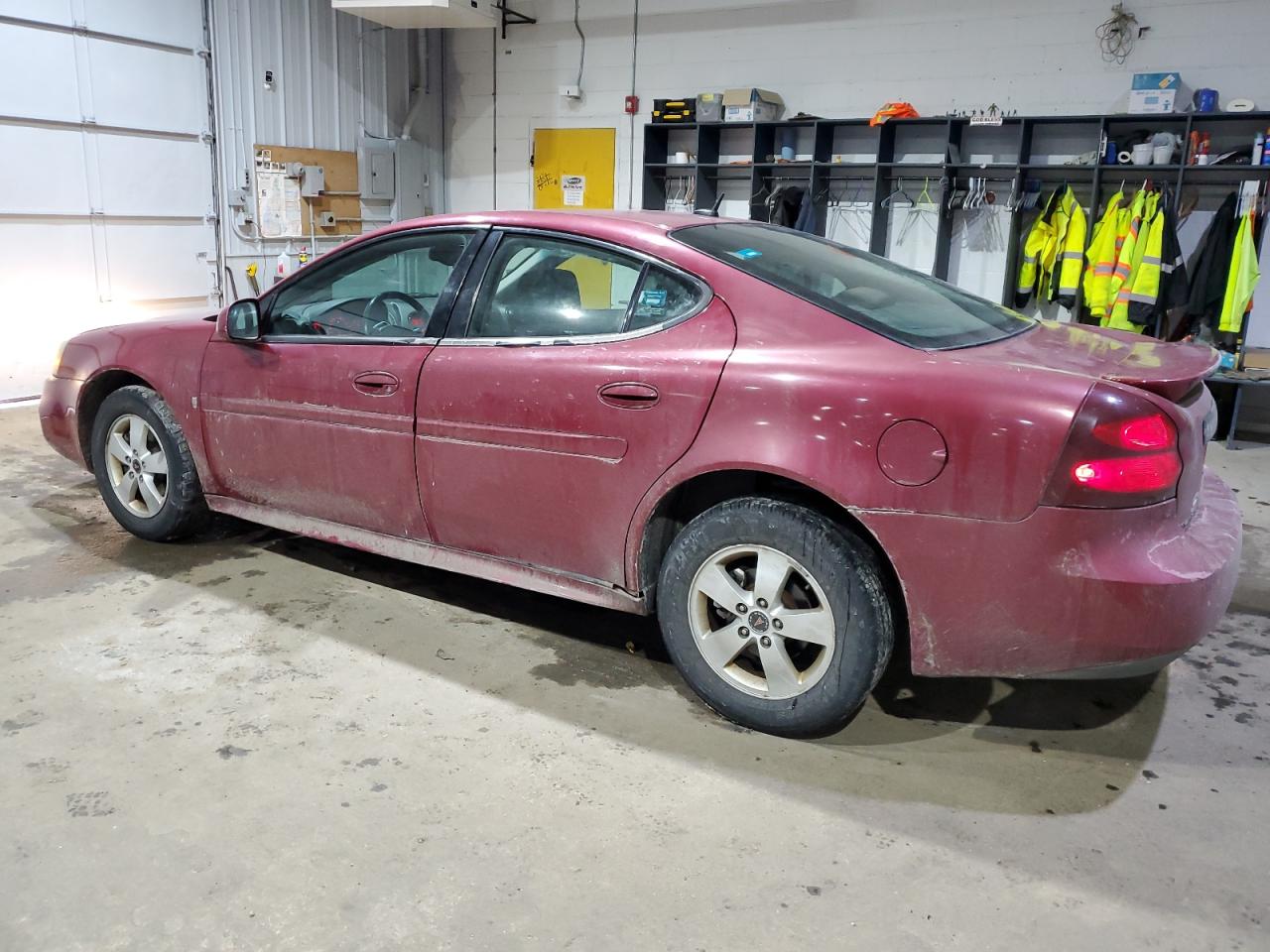 2006 Pontiac Grand Prix - Image 2