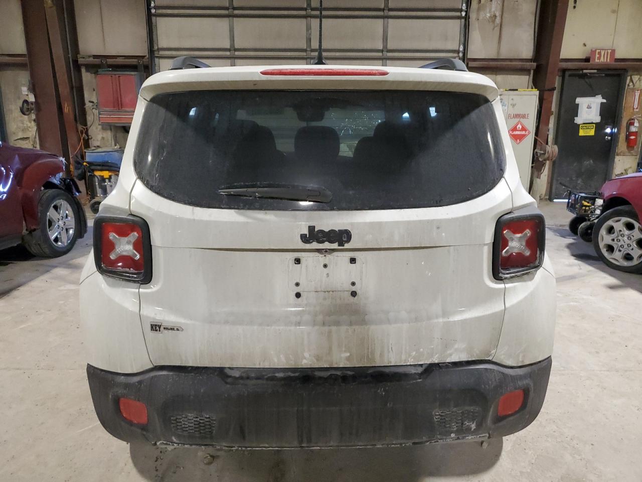 2017 Jeep Renegade - Image 6