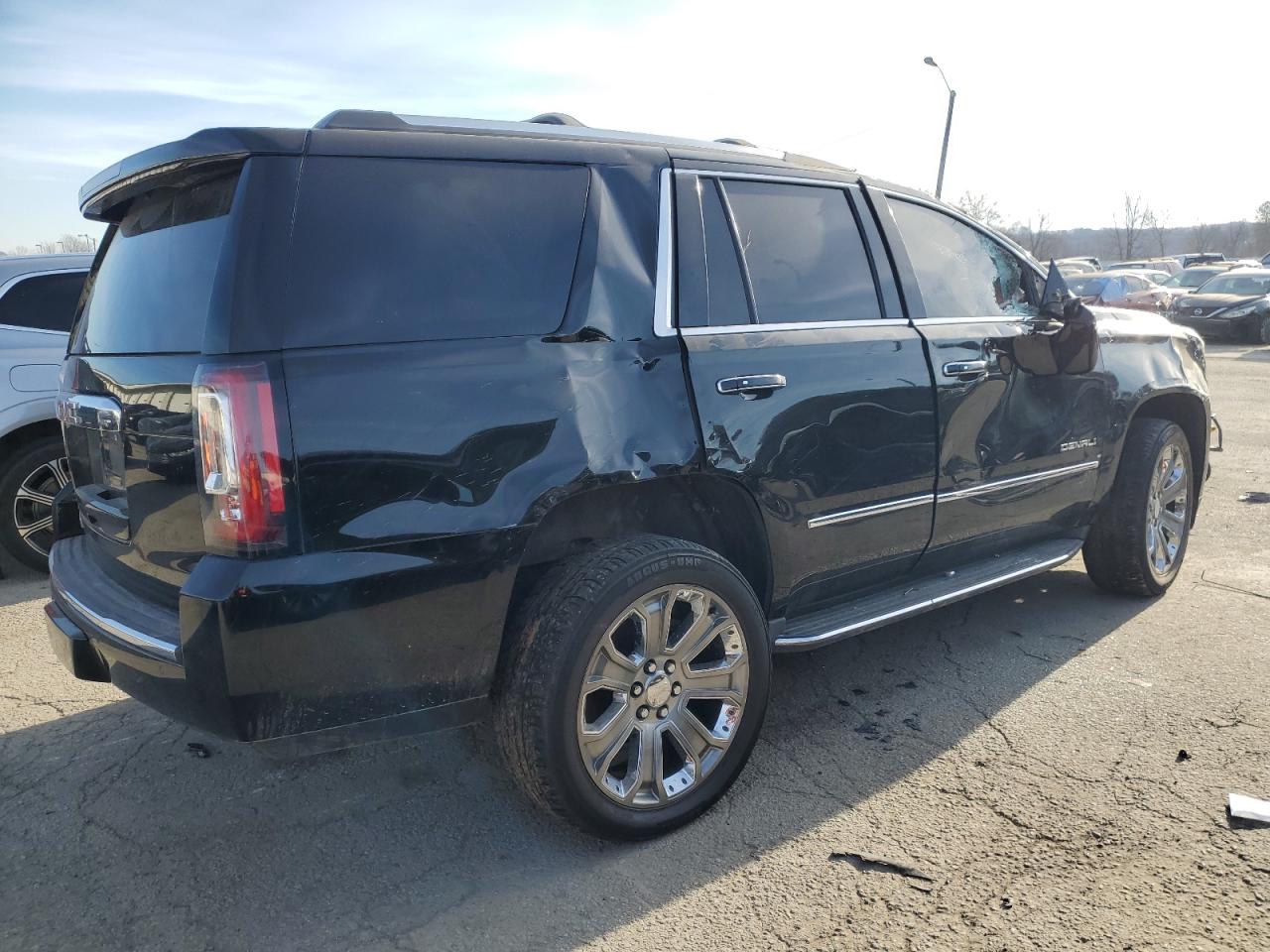 2016 GMC Yukon - Image 3