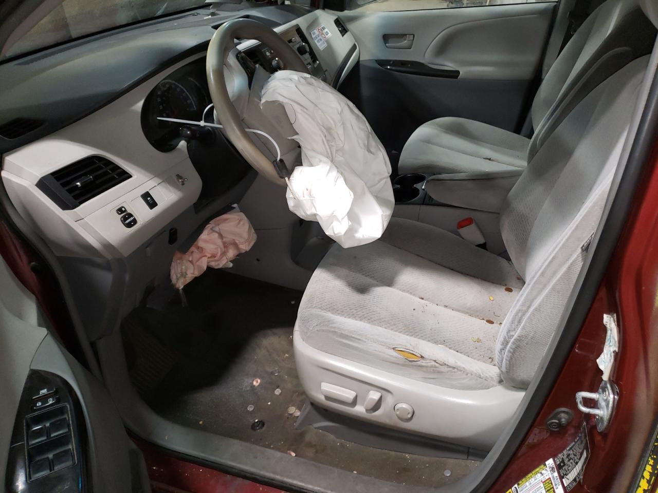 2014 Toyota Sienna - Image 7