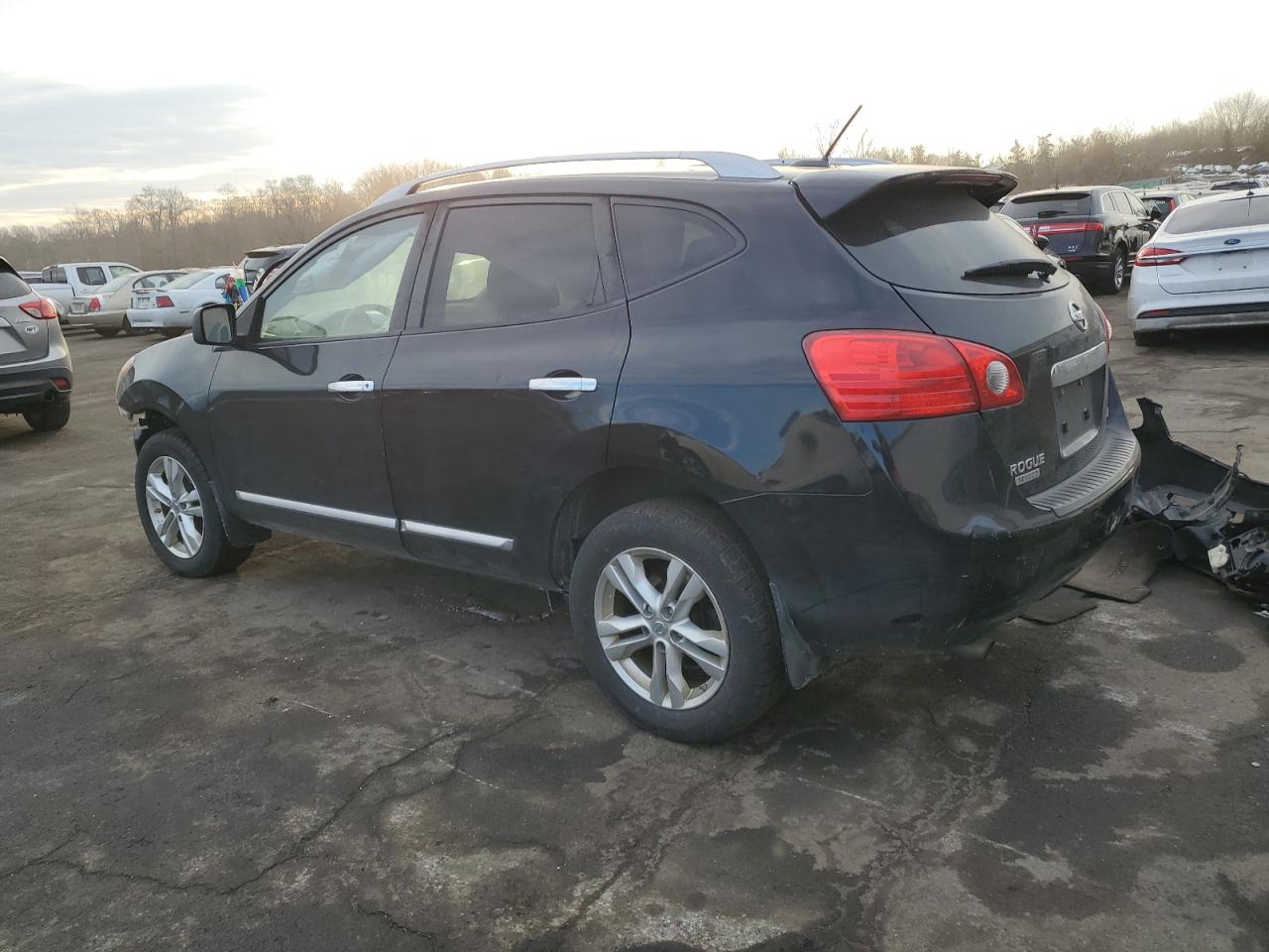 2015 Nissan Rogue - Image 2