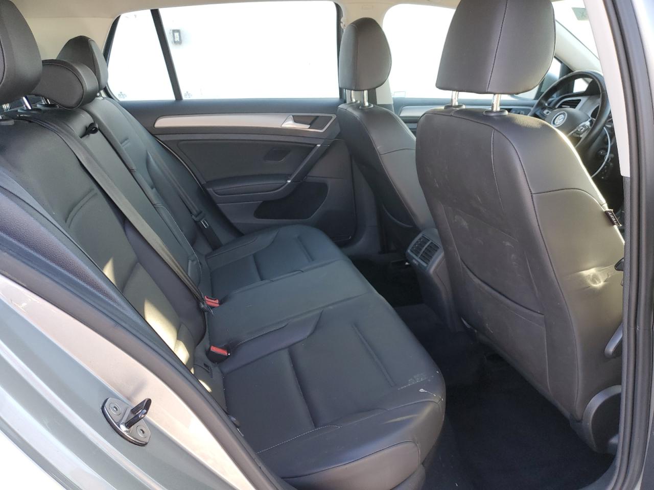 2015 Volkswagen Golf - Image 11