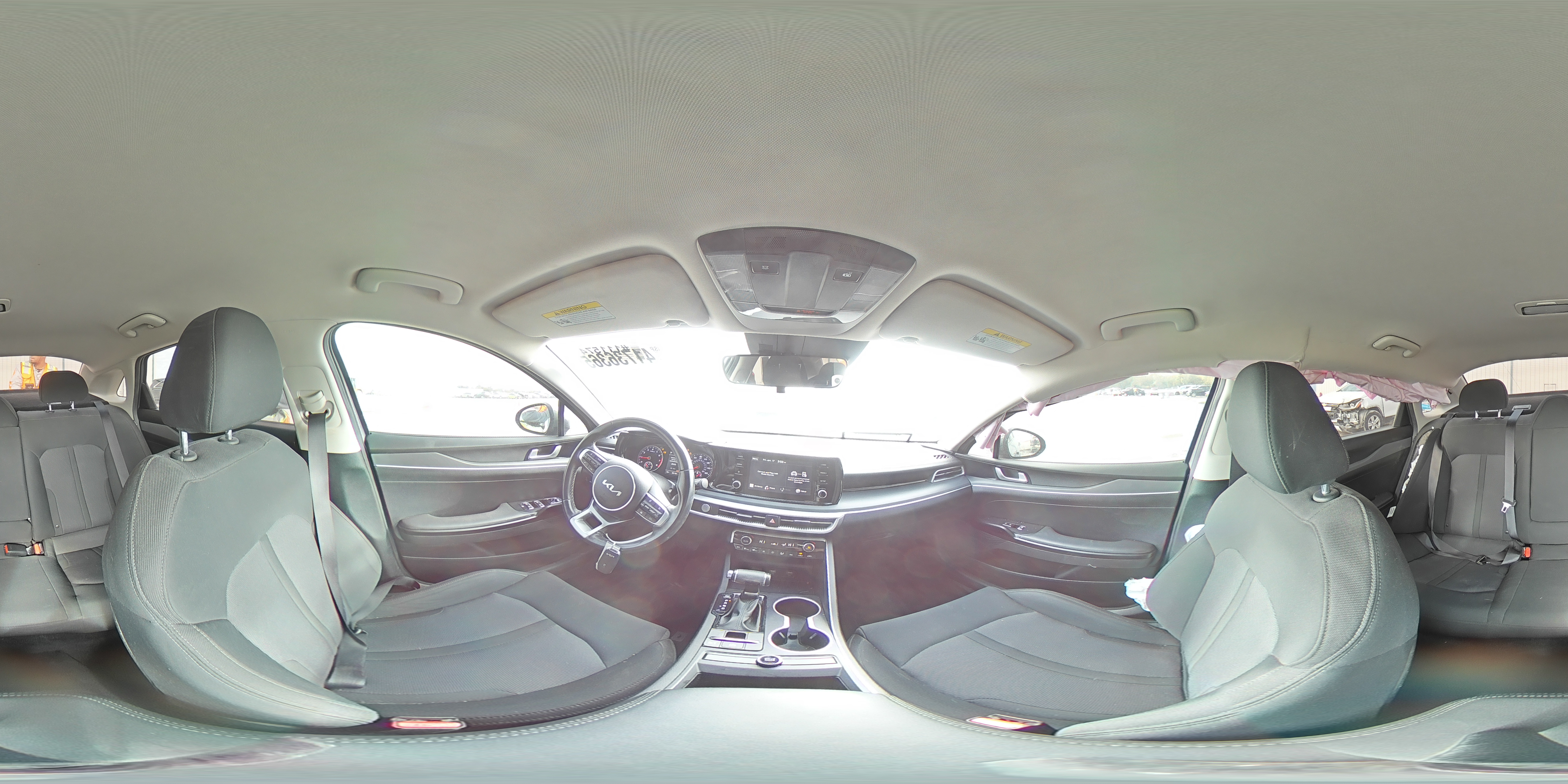2022 Kia K5 - Image 13