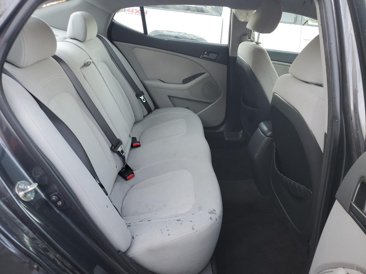 2011 Kia Optima - Image 10