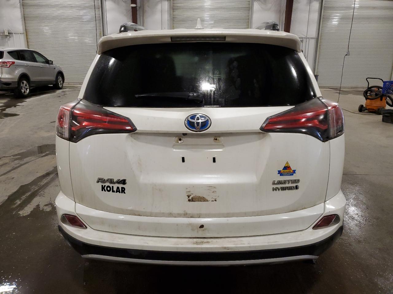 2018 Toyota RAV 4 - Image 6