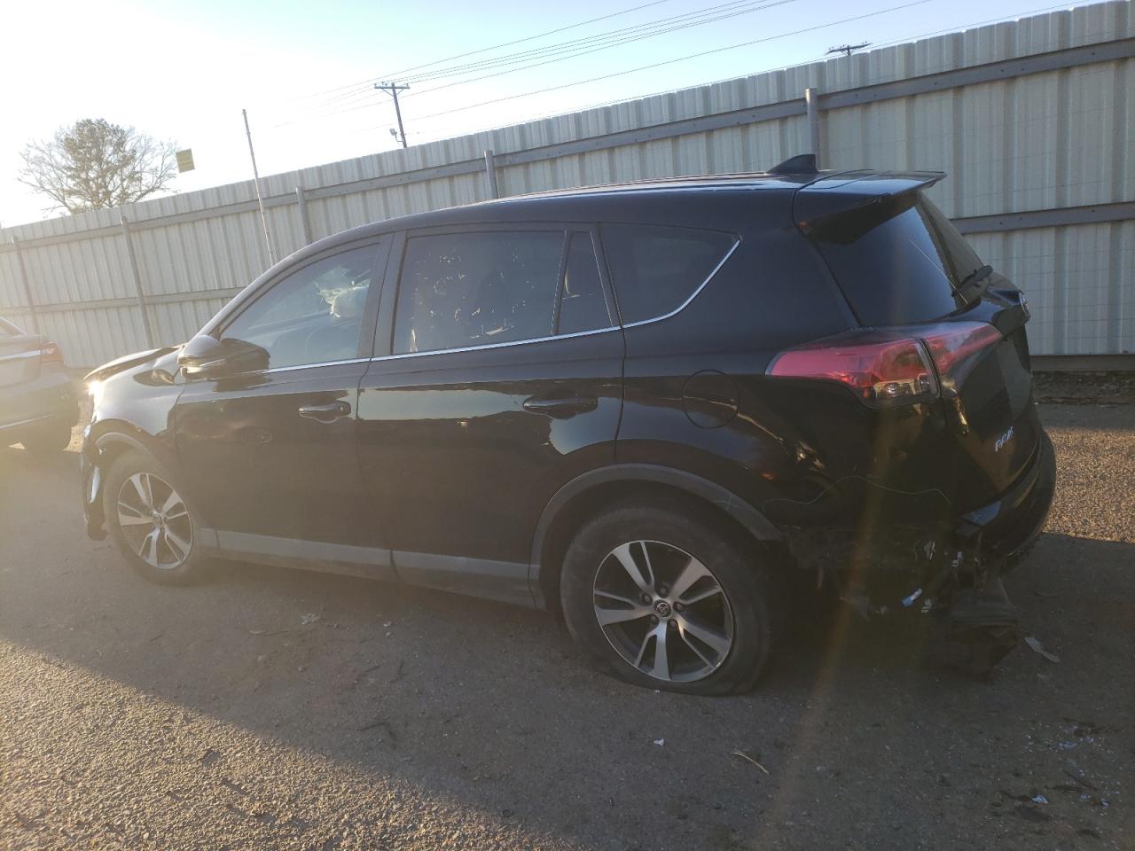 VIN 2T3WFREV2JW453826 2018 TOYOTA RAV4 no.2