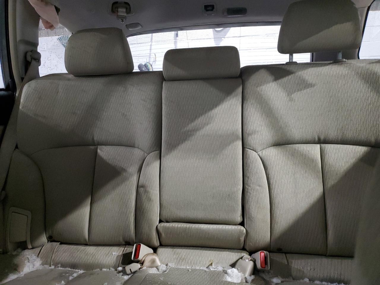 2011 Subaru Outback - Image 10